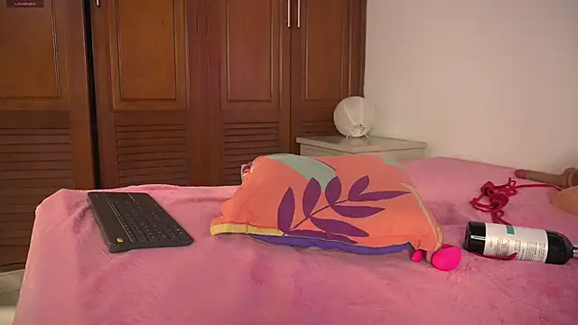 pocahotass_11 élő XXX-chatje