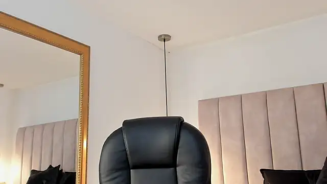 Megan-8 Live XXX-chat