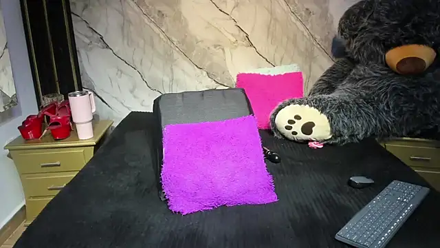 Niyirey1's Live XXX Chat