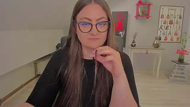 دردشة MistressDarrah الجنسية المباشرة