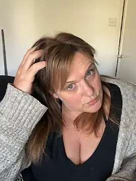 Busty-GilfQuinn Chat XXX in diretta