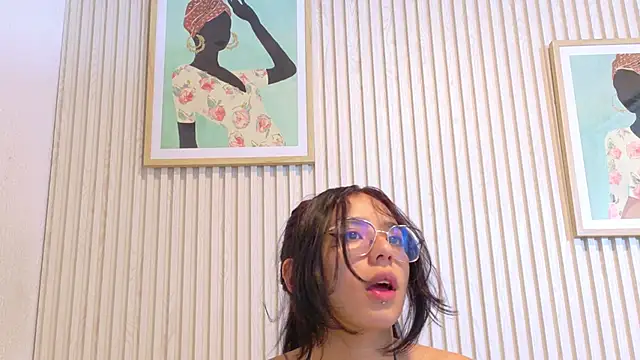 Abrilmirren's Live XXX Chat