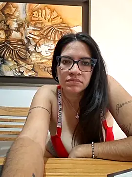 Gia-and-Lara Pertunjukan Webcam