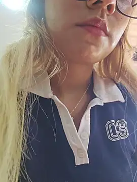 Pretty_roxxyy Adlı Modelin Canlı XXX Sohbeti