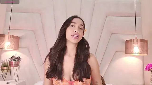 JuliaaVega Adlı Modelin Canlı XXX Sohbeti