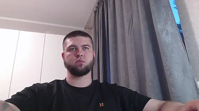 Ar4eewal élő XXX-chatje