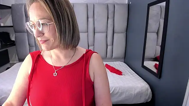 Chatroom XXX en direct de Charlot_milf