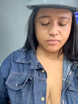 _Mia-Safety_Inspector Adlı Modelin Canlı XXX Sohbeti