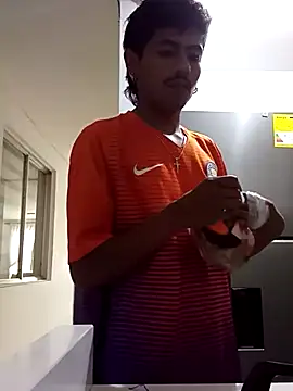 SkinniYamo Show in webcam