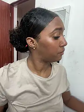 Chat XXX en directo de Emi_rousse