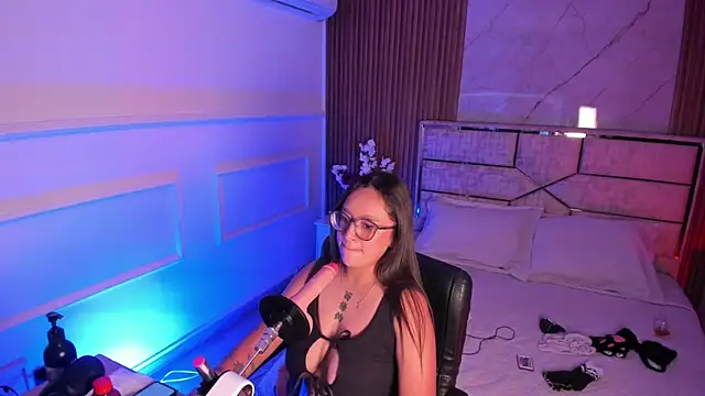 Chatroom XXX en direct de Ravencroxx