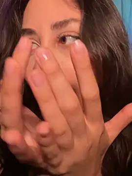 Sophiehii: διαδικτυακό σόου στην κάμερα