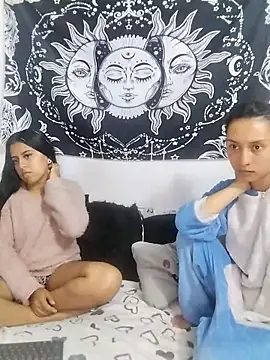 emily_n_abby's Live XXX Chat