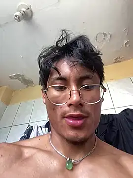 cachero0224: διαδικτυακό σόου στην κάμερα