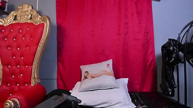 LiliThara Adlı Modelin Canlı XXX Sohbeti