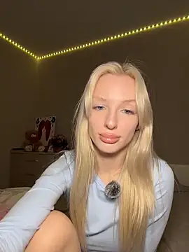 AleksaBlondeのライブXXXチャット