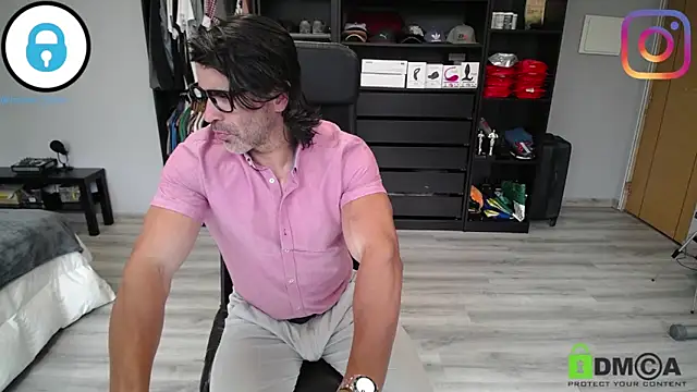 latinoo23bom's Live XXX Chat