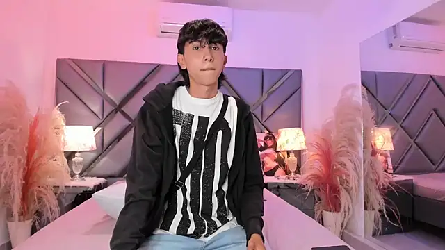 Milan_LewisS 라이브 XXX 채팅