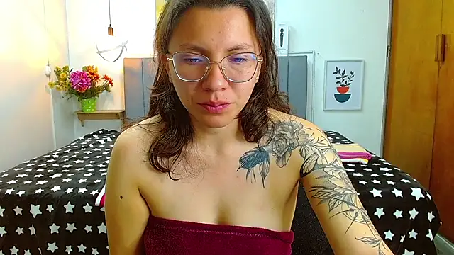 Chat +18 de karlamorris_ ao vivo