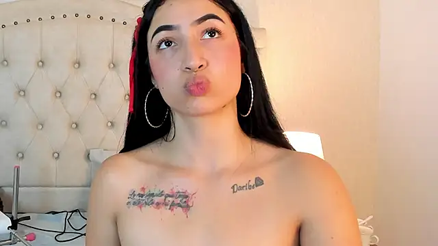 Chat +18 de natasha_moreno ao vivo