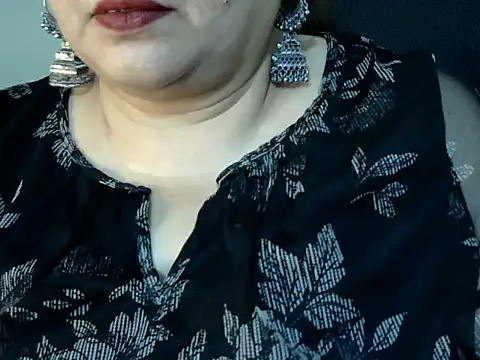 Chat +18 de Soniya_Sha ao vivo