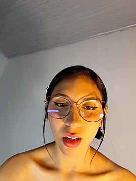 Chat +18 de FrierenHot ao vivo