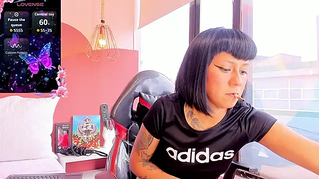 Chat +18 de Valkiria_wine ao vivo