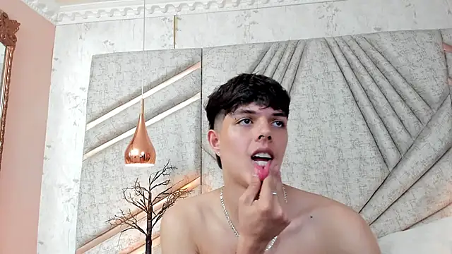 Pokazy przed kamerką – DamiaanXx