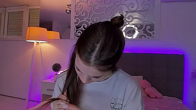 LuisaClover: онлайн-секс-чат