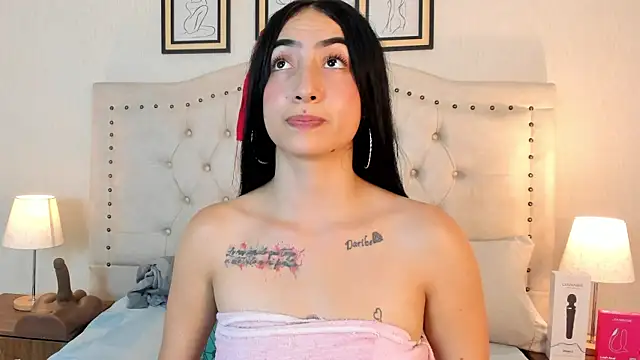 natasha_moreno Adlı Modelin Canlı XXX Sohbeti