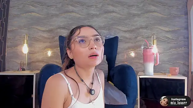 Mia_Luxor Adlı Modelin Canlı XXX Sohbeti