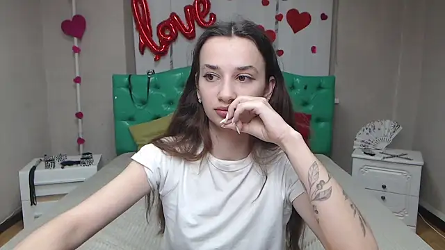 Show modela Je55icaBreeze na web-kameri