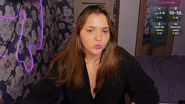 _momiji_ Adlı Modelin Canlı XXX Sohbeti