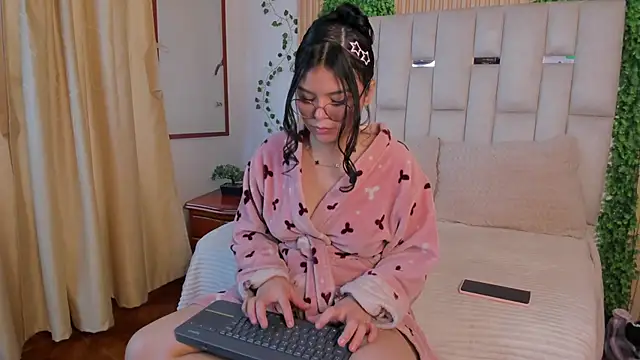 Jade_Nmm Chat XXX in diretta