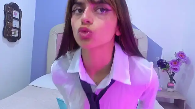 Sofy_Durand Adlı Modelin Canlı XXX Sohbeti