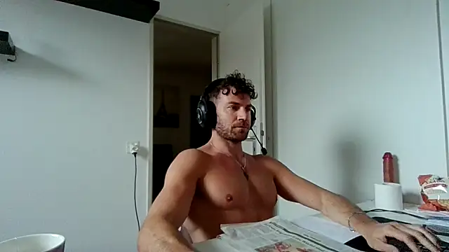 alpha-hunk: διαδικτυακό σόου στην κάμερα