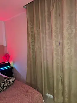 Chat +18 de Vicky_Saidi ao vivo