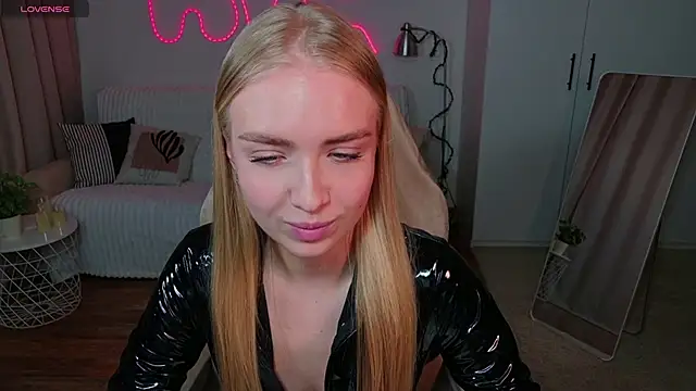 Chat +18 de TessaGrays ao vivo