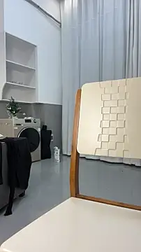 mo-mo-69's Live XXX Chat