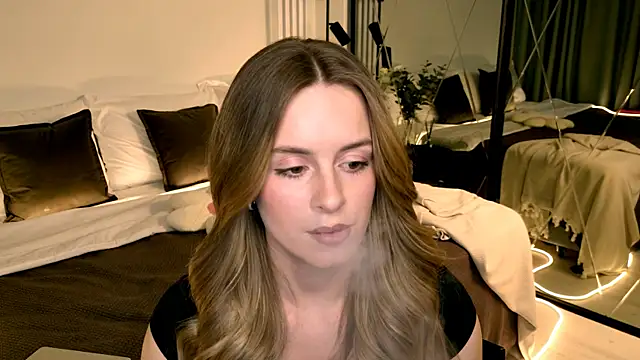 แชท XXX สดของ RozzitaBedberry