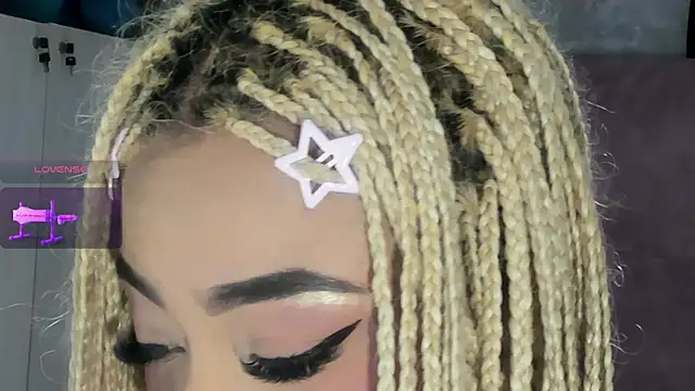 conny__curly Adlı Modelin Canlı XXX Sohbeti