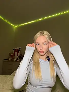 AleksaBlonde Adlı Modelin Canlı XXX Sohbeti