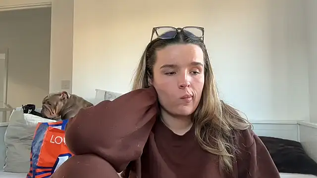 maisiesmithx Adlı Modelin Canlı XXX Sohbeti