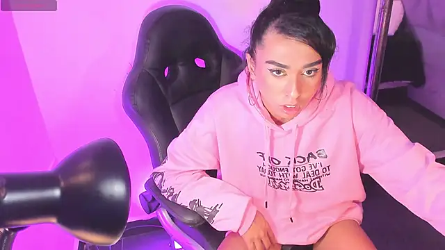 Daniiela_Ember webcam show