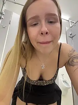 دردشة Liza_risky الجنسية المباشرة