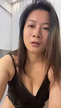 mo-mo-69 – Live XXX-chat