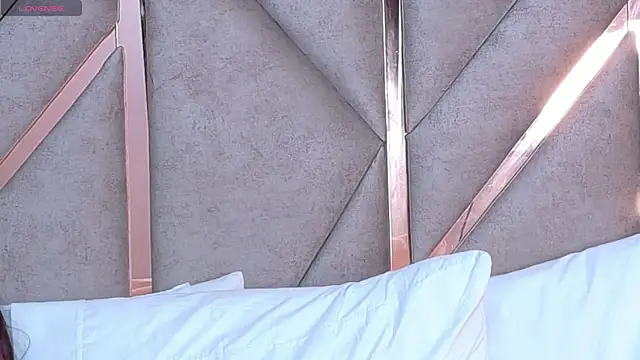 Sally-Noa Chat XXX in diretta