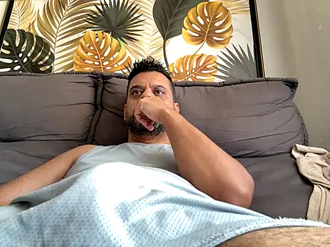 HornyBeachBoyBR live XXX chat