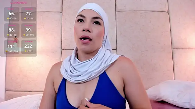 aisha_vs' Webcam Show