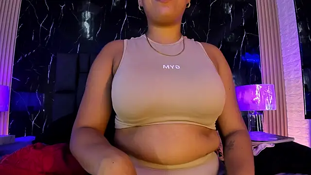 BustyGlow Chat XXX live